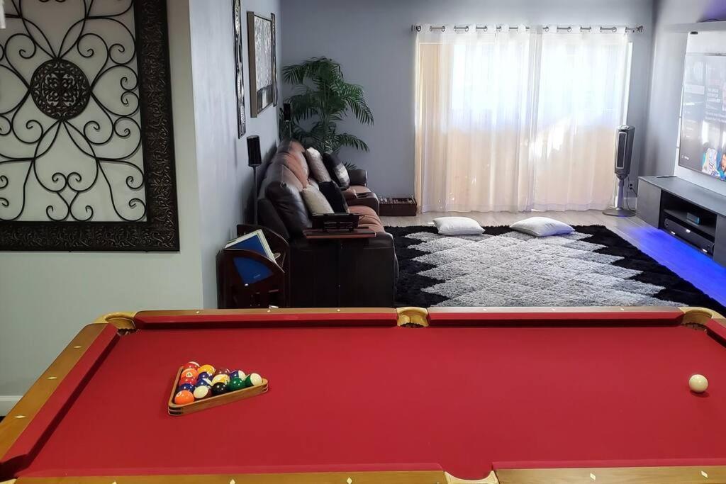 Fully Furnished, Beautiful, Spacious Two Bedroom Condo 로더힐 외부 사진